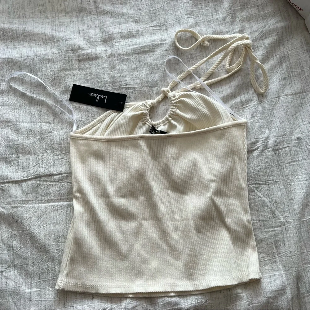 Lulu’s Keyhole Ribbed Crop Top - Picture 7 of 9